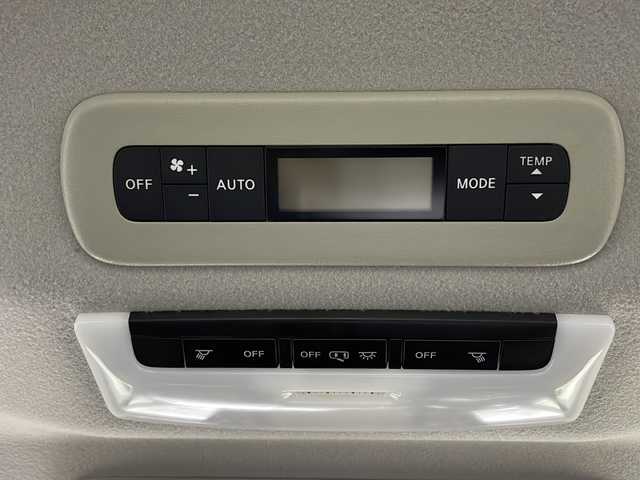 日産 セレナ ハイウェイスター 沖縄県 2017(平29)年 8.1万km ブリリアントホワイトパール 2トーン 県外仕入れ　/禁煙車　/純正９インチナビ[MM51D-L]/（フルセグＴＶ　ＣＤ　ＤＶＤ　Ｂｌｕｅｔｏｏｔｈ）　/11インチフリップダウンモニター　/プロパイロット/アラウンドビューモニター　/デジタルインナーミラー　/電動パーキングブレーキ　/ＥＴＣ２．０/前方ドライブレコーダー/衝突被害軽減ブレーキ/車線逸脱警報機能/アダプティブクルーズコントロール/ステアリングスイッチ