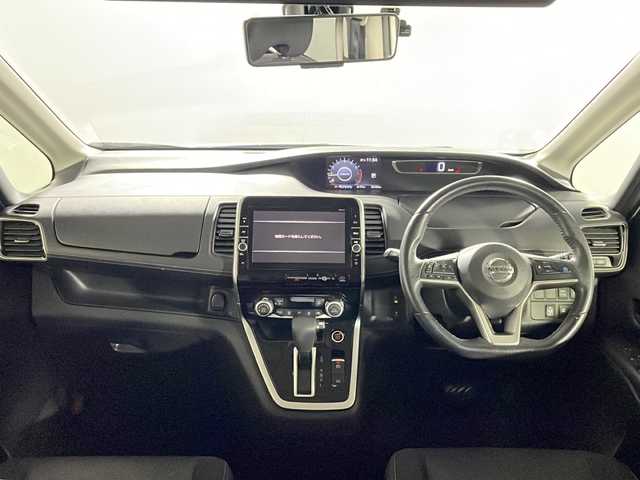 日産 セレナ ハイウェイスター 沖縄県 2017(平29)年 8.1万km ブリリアントホワイトパール 2トーン 県外仕入れ　/禁煙車　/純正９インチナビ[MM51D-L]/（フルセグＴＶ　ＣＤ　ＤＶＤ　Ｂｌｕｅｔｏｏｔｈ）　/11インチフリップダウンモニター　/プロパイロット/アラウンドビューモニター　/デジタルインナーミラー　/電動パーキングブレーキ　/ＥＴＣ２．０/前方ドライブレコーダー/衝突被害軽減ブレーキ/車線逸脱警報機能/アダプティブクルーズコントロール/ステアリングスイッチ