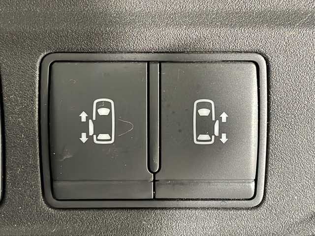 日産 セレナ ハイウェイスター 沖縄県 2017(平29)年 8.1万km ブリリアントホワイトパール 2トーン 県外仕入れ　/禁煙車　/純正９インチナビ[MM51D-L]/（フルセグＴＶ　ＣＤ　ＤＶＤ　Ｂｌｕｅｔｏｏｔｈ）　/11インチフリップダウンモニター　/プロパイロット/アラウンドビューモニター　/デジタルインナーミラー　/電動パーキングブレーキ　/ＥＴＣ２．０/前方ドライブレコーダー/衝突被害軽減ブレーキ/車線逸脱警報機能/アダプティブクルーズコントロール/ステアリングスイッチ