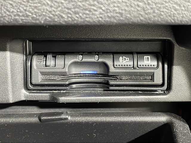 日産 セレナ ハイウェイスター 沖縄県 2017(平29)年 8.1万km ブリリアントホワイトパール 2トーン 県外仕入れ　/禁煙車　/純正９インチナビ[MM51D-L]/（フルセグＴＶ　ＣＤ　ＤＶＤ　Ｂｌｕｅｔｏｏｔｈ）　/11インチフリップダウンモニター　/プロパイロット/アラウンドビューモニター　/デジタルインナーミラー　/電動パーキングブレーキ　/ＥＴＣ２．０/前方ドライブレコーダー/衝突被害軽減ブレーキ/車線逸脱警報機能/アダプティブクルーズコントロール/ステアリングスイッチ