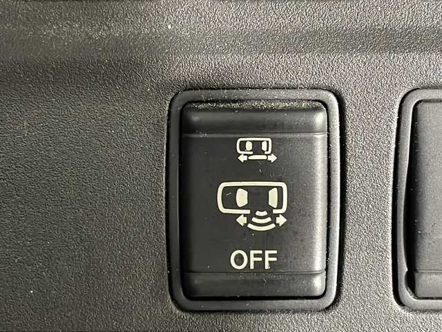 日産 セレナ ハイウェイスター 沖縄県 2017(平29)年 8.1万km ブリリアントホワイトパール 2トーン 県外仕入れ　/禁煙車　/純正９インチナビ[MM51D-L]/（フルセグＴＶ　ＣＤ　ＤＶＤ　Ｂｌｕｅｔｏｏｔｈ）　/11インチフリップダウンモニター　/プロパイロット/アラウンドビューモニター　/デジタルインナーミラー　/電動パーキングブレーキ　/ＥＴＣ２．０/前方ドライブレコーダー/衝突被害軽減ブレーキ/車線逸脱警報機能/アダプティブクルーズコントロール/ステアリングスイッチ