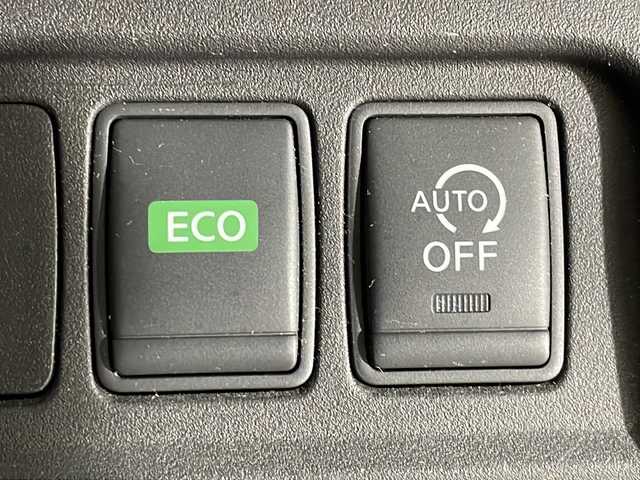 日産 セレナ ハイウェイスター 沖縄県 2017(平29)年 8.1万km ブリリアントホワイトパール 2トーン 県外仕入れ　/禁煙車　/純正９インチナビ[MM51D-L]/（フルセグＴＶ　ＣＤ　ＤＶＤ　Ｂｌｕｅｔｏｏｔｈ）　/11インチフリップダウンモニター　/プロパイロット/アラウンドビューモニター　/デジタルインナーミラー　/電動パーキングブレーキ　/ＥＴＣ２．０/前方ドライブレコーダー/衝突被害軽減ブレーキ/車線逸脱警報機能/アダプティブクルーズコントロール/ステアリングスイッチ