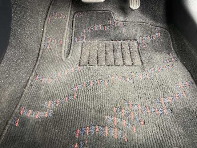 トヨタ アクア S 群馬県 2017(平29)年 0.8万km ライムホワイトパールクリスタルシャイン 禁煙車　純正７インチナビ　バックカメラ　ドライブレコーダー　プリクラッシュセーフティ　スマートキー　スペアキー　オートライト　オートマチックハイビーム　ステアリングスイッチ　ビルトインETC