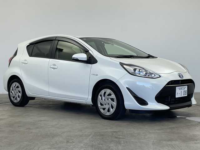 トヨタ アクア S 群馬県 2017(平29)年 0.8万km ライムホワイトパールクリスタルシャイン 禁煙車　純正７インチナビ　バックカメラ　ドライブレコーダー　プリクラッシュセーフティ　スマートキー　スペアキー　オートライト　オートマチックハイビーム　ステアリングスイッチ　ビルトインETC