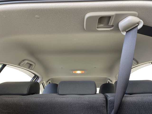 トヨタ アクア S 群馬県 2017(平29)年 0.8万km ライムホワイトパールクリスタルシャイン 禁煙車　純正７インチナビ　バックカメラ　ドライブレコーダー　プリクラッシュセーフティ　スマートキー　スペアキー　オートライト　オートマチックハイビーム　ステアリングスイッチ　ビルトインETC