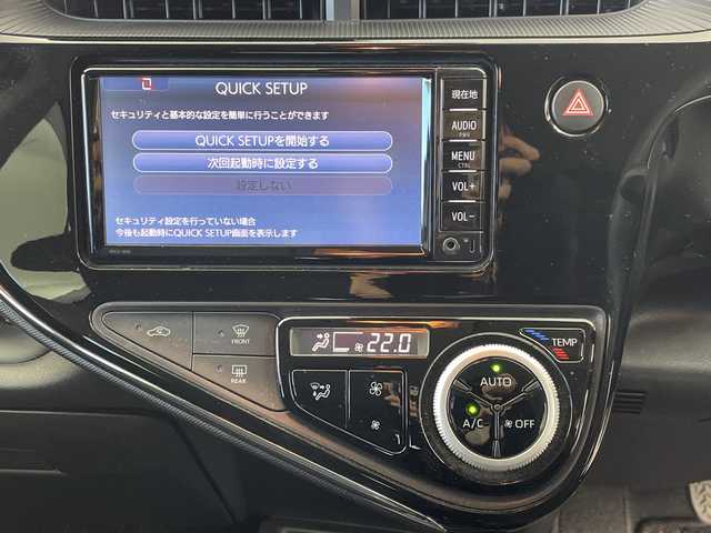 トヨタ アクア S 群馬県 2017(平29)年 0.8万km ライムホワイトパールクリスタルシャイン 禁煙車　純正７インチナビ　バックカメラ　ドライブレコーダー　プリクラッシュセーフティ　スマートキー　スペアキー　オートライト　オートマチックハイビーム　ステアリングスイッチ　ビルトインETC