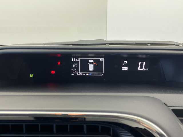 トヨタ アクア S 群馬県 2017(平29)年 0.8万km ライムホワイトパールクリスタルシャイン 禁煙車　純正７インチナビ　バックカメラ　ドライブレコーダー　プリクラッシュセーフティ　スマートキー　スペアキー　オートライト　オートマチックハイビーム　ステアリングスイッチ　ビルトインETC