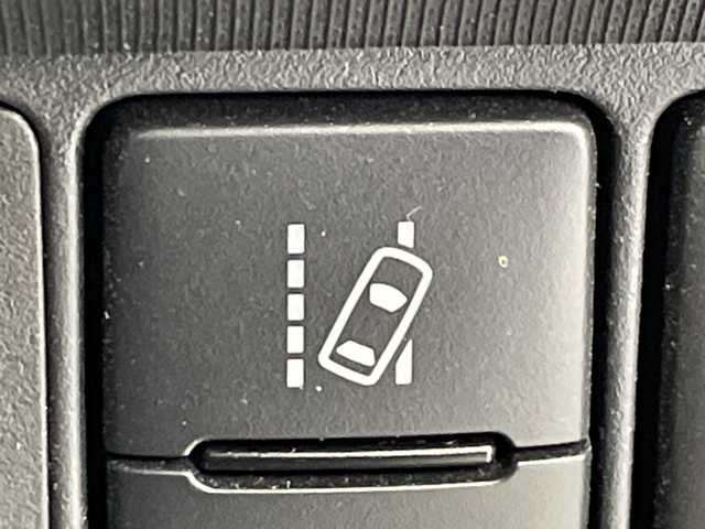 トヨタ アクア S 群馬県 2017(平29)年 0.8万km ライムホワイトパールクリスタルシャイン 禁煙車　純正７インチナビ　バックカメラ　ドライブレコーダー　プリクラッシュセーフティ　スマートキー　スペアキー　オートライト　オートマチックハイビーム　ステアリングスイッチ　ビルトインETC