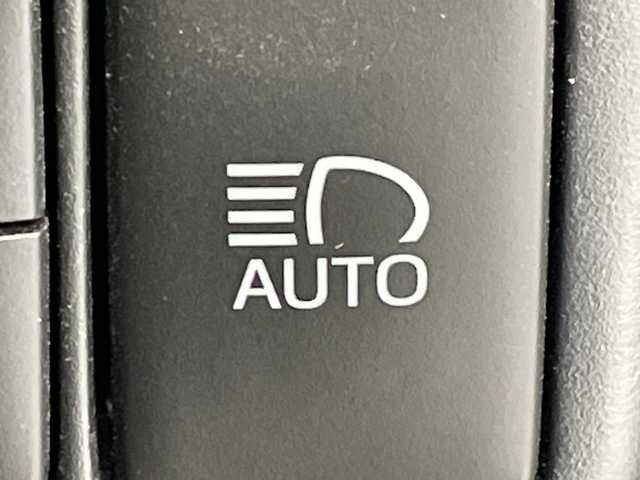 トヨタ アクア S 群馬県 2017(平29)年 0.8万km ライムホワイトパールクリスタルシャイン 禁煙車　純正７インチナビ　バックカメラ　ドライブレコーダー　プリクラッシュセーフティ　スマートキー　スペアキー　オートライト　オートマチックハイビーム　ステアリングスイッチ　ビルトインETC