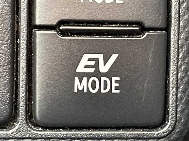 トヨタ アクア S 群馬県 2017(平29)年 0.8万km ライムホワイトパールクリスタルシャイン 禁煙車　純正７インチナビ　バックカメラ　ドライブレコーダー　プリクラッシュセーフティ　スマートキー　スペアキー　オートライト　オートマチックハイビーム　ステアリングスイッチ　ビルトインETC