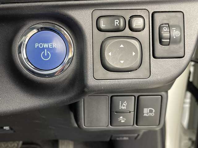 トヨタ アクア S 群馬県 2017(平29)年 0.8万km ライムホワイトパールクリスタルシャイン 禁煙車　純正７インチナビ　バックカメラ　ドライブレコーダー　プリクラッシュセーフティ　スマートキー　スペアキー　オートライト　オートマチックハイビーム　ステアリングスイッチ　ビルトインETC