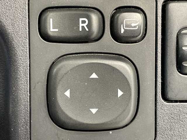 トヨタ アクア S 群馬県 2017(平29)年 0.8万km ライムホワイトパールクリスタルシャイン 禁煙車　純正７インチナビ　バックカメラ　ドライブレコーダー　プリクラッシュセーフティ　スマートキー　スペアキー　オートライト　オートマチックハイビーム　ステアリングスイッチ　ビルトインETC