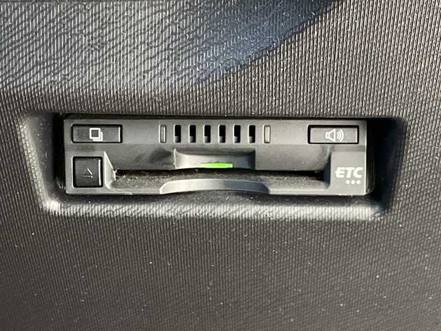 トヨタ アクア S 群馬県 2017(平29)年 0.8万km ライムホワイトパールクリスタルシャイン 禁煙車　純正７インチナビ　バックカメラ　ドライブレコーダー　プリクラッシュセーフティ　スマートキー　スペアキー　オートライト　オートマチックハイビーム　ステアリングスイッチ　ビルトインETC