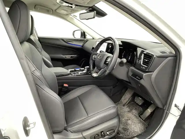 レクサス ＮＸ 250 熊本県 2023(令5)年 1.8万km ソニッククォーツ ワンオーナー　/純正ナビ　/純正前方ドライブレコーダー　/ビルトインＥＴＣ２．０　/バックカメラ　/前後クリアランスソナー　/前席パワーシート　/レーダークルーズコントロール　/パワーバックドア　/アイドリングストップ/衝突軽減ブレーキ/レーンキープアシスト/レーンデェパーチャアラート/パーキングサポートブレーキ/安心降車アシスト/ロードサインアシスト/ブラインドスポットモニター/リヤクロストラフィックアラート/プロアクティブドライビングアシスト/横滑り防止/前席パワーシート/社外フロアマット/純正２０インチAW/オートライト/オートマチックハイビーム/LEDヘッドライト/スマートキー/プッシュスタート/スペアキー1本/保証書