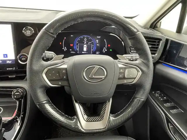 レクサス ＮＸ 250 熊本県 2023(令5)年 1.8万km ソニッククォーツ ワンオーナー　/純正ナビ　/純正前方ドライブレコーダー　/ビルトインＥＴＣ２．０　/バックカメラ　/前後クリアランスソナー　/前席パワーシート　/レーダークルーズコントロール　/パワーバックドア　/アイドリングストップ/衝突軽減ブレーキ/レーンキープアシスト/レーンデェパーチャアラート/パーキングサポートブレーキ/安心降車アシスト/ロードサインアシスト/ブラインドスポットモニター/リヤクロストラフィックアラート/プロアクティブドライビングアシスト/横滑り防止/前席パワーシート/社外フロアマット/純正２０インチAW/オートライト/オートマチックハイビーム/LEDヘッドライト/スマートキー/プッシュスタート/スペアキー1本/保証書