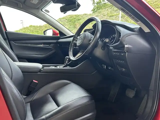 マツダ マツダ３セダン XD Lパッケージ 福島県 2021(令3)年 4.8万km ソウルレッドクリスタルM 登録時走行距離：47/226/ワンオーナー/メーカー純正SDナビ/（AM/FM/BT接続/フルセグチTV/DVD/CD）/バックカメラ/純正AW/純正フロアマット/革製シート/クルーズコントロール/パドルシフト/ETC/コーナーセンサー/クリアランスソナー/横滑り防止装置/ドラレコ/電動パーキングブレーキ/PUSHスタート/シートヒーター/ステアリングヒーター/ステアリングスイッチ/パワーシート（Ｄ席）/オートライト/LEDヘッドライト/ウィンカーミラー/保証書/取扱説明書