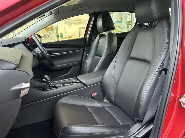 マツダ マツダ３セダン XD Lパッケージ 福島県 2021(令3)年 4.8万km ソウルレッドクリスタルM 登録時走行距離：47/226/ワンオーナー/メーカー純正SDナビ/（AM/FM/BT接続/フルセグチTV/DVD/CD）/バックカメラ/純正AW/純正フロアマット/革製シート/クルーズコントロール/パドルシフト/ETC/コーナーセンサー/クリアランスソナー/横滑り防止装置/ドラレコ/電動パーキングブレーキ/PUSHスタート/シートヒーター/ステアリングヒーター/ステアリングスイッチ/パワーシート（Ｄ席）/オートライト/LEDヘッドライト/ウィンカーミラー/保証書/取扱説明書