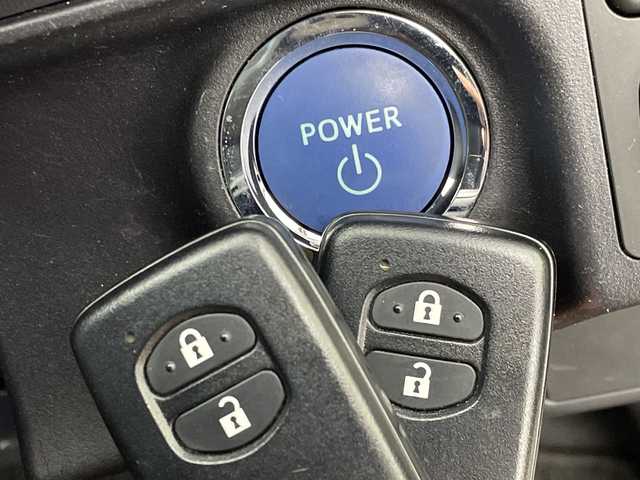 トヨタ アクア S スタイルブラック 群馬県 2017(平29)年 1.9万km ブラックマイカ 純正ナビ　バックカメラ　フルセグＴＶ　ビルトインＥＴＣ　衝突被害軽減ブレーキ　レーンアシスト　オートマチックハイビーム　スマートキー　プッシュスタートボタン　フロアマット　横滑り防止装置　禁煙車