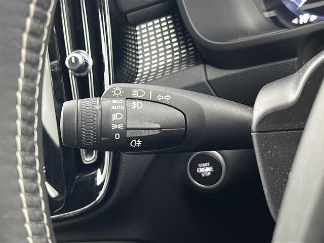 ボルボ ＸＣ４０ T5 AWD Rデザイン 1stED 愛知県 2018(平30)年 4.8万km 青Ⅱ 300台限定車/純正8.7インチナビゲーション/全方位カメラ/ETC/ハーマンカードンスピーカー/電動パノラマサンルーフ/パワーバックドア/ブラインドスポットモニター/コーナーセンサー(前後)/LEDヘッドライト/パドルシフト/クルーズコントロール/ドライブレコーダー(前後)/パワーシート(D/N)/運転席メモリーシート/シートヒーター(D/N)/純正20インチアルミホイール/ウィンカーミラー/電動格納ミラー/横滑り防止装置/スマートキー/エンジンプッシュスタート/フロアマット
