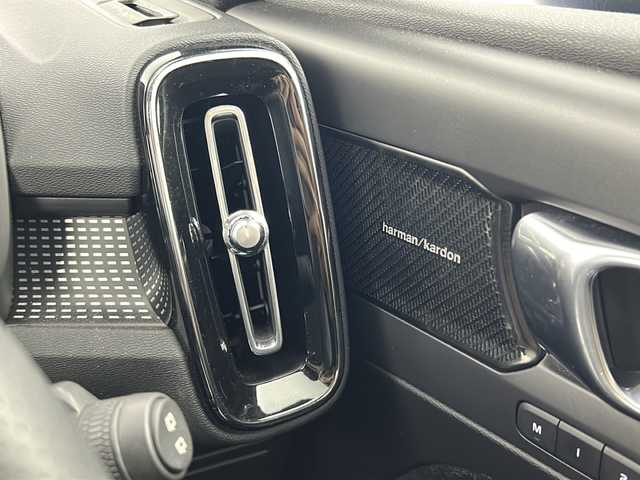 ボルボ ＸＣ４０ T5 AWD Rデザイン 1stED 愛知県 2018(平30)年 4.8万km 青Ⅱ 300台限定車/純正8.7インチナビゲーション/全方位カメラ/ETC/ハーマンカードンスピーカー/電動パノラマサンルーフ/パワーバックドア/ブラインドスポットモニター/コーナーセンサー(前後)/LEDヘッドライト/パドルシフト/クルーズコントロール/ドライブレコーダー(前後)/パワーシート(D/N)/運転席メモリーシート/シートヒーター(D/N)/純正20インチアルミホイール/ウィンカーミラー/電動格納ミラー/横滑り防止装置/スマートキー/エンジンプッシュスタート/フロアマット