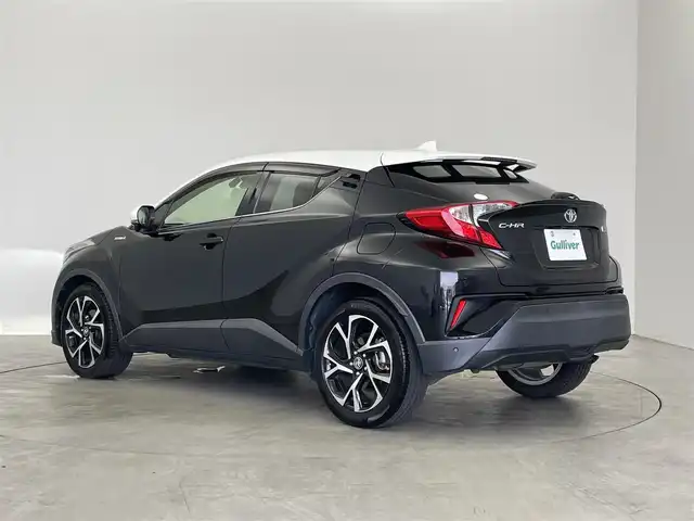 トヨタ Ｃ－ＨＲ G 埼玉県 2019(令1)年 5.1万km ホワイト/ブラックマイカ 2トーン 純正９インチナビ　バックカメラ　ＢＳＭ　ドライブレコーダー　ＥＴＣ　セーフティセンス　レーダークルーズコントロール　ＬＥＤヘッドライト　オートライト　シートヒーター　プッシュスタート　スマートキー