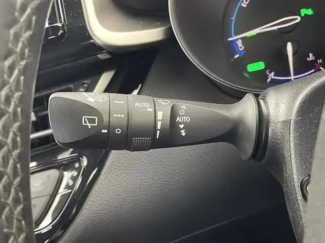 トヨタ Ｃ－ＨＲ G 埼玉県 2019(令1)年 5.1万km ホワイト/ブラックマイカ 2トーン 純正９インチナビ　バックカメラ　ＢＳＭ　ドライブレコーダー　ＥＴＣ　セーフティセンス　レーダークルーズコントロール　ＬＥＤヘッドライト　オートライト　シートヒーター　プッシュスタート　スマートキー