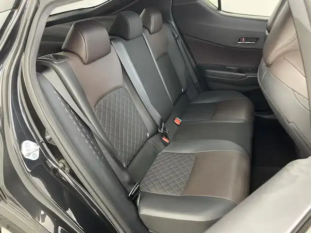 トヨタ Ｃ－ＨＲ G 埼玉県 2019(令1)年 5.1万km ホワイト/ブラックマイカ 2トーン 純正９インチナビ　バックカメラ　ＢＳＭ　ドライブレコーダー　ＥＴＣ　セーフティセンス　レーダークルーズコントロール　ＬＥＤヘッドライト　オートライト　シートヒーター　プッシュスタート　スマートキー