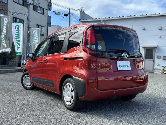 トヨタ シエンタ ハイブリッド G 兵庫県 2024(令6)年 0.2万km スカーレットメタリック /ワンオーナー//メーカーOP ドライブレコーダー前後方（ナビ連動）//メーカーOP 両側パワースライドドア（ワンタッチスイッチ付）//メーカーOP ターンチルトシート//メーカーOP コンフォートパッケージ（ハンドルヒーター）//メーカーOP アクセサリーコンセント（AC100V電源）//メーカーOP ディスプレイオーディオPlus（10.5インチ）//地デジ/BT/USB/Miracast//TVキャンセラー//パノラミックビューモニター//ビルトインETC//オートLEDヘッドランプ//レーダークルーズコントロール//クリアランスソナー//PCS/LDA/BSM//PDA/RCTA/PKSB/RSA