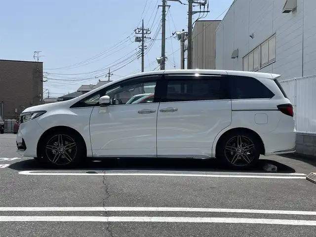 ホンダ オデッセイ ハイブリッド e:HEVアブソルート EX 群馬県 2021(令3)年 4万km プラチナホワイトパール ワンオーナー/純正SDナビ(AM・FM/BT/フルセグTV)/両側パワースライドドア/ビルトインETC2.0/追従クルーズコントロール/横滑り防止装置/車線逸脱防止アラート/ステアリングスイッチ/ステアリングヒーター/パワーシート(D/N席)/シートヒーター(D/N席)/オットマン/オートライト/LEDヘッドライト/電格ミラー/コーナーセンサー/プッシュスタート/スマートキー×2/取扱説明書/保証書/記録簿