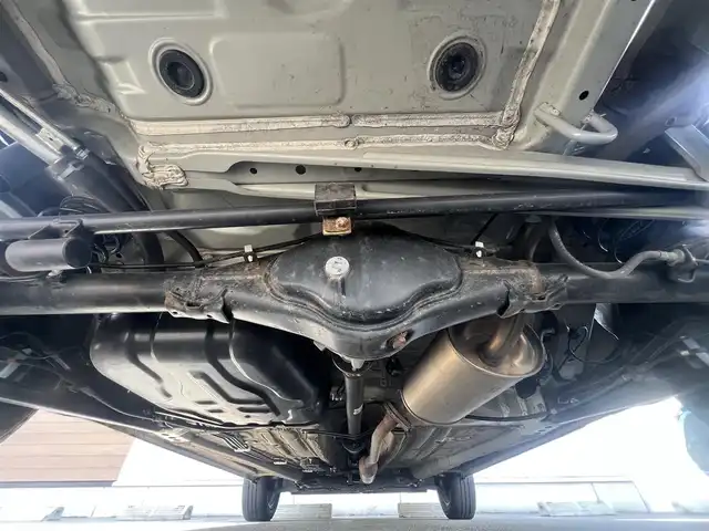 スズキ クロスビー HYBRID MZ 秋田県 2023(令5)年 3.5万km タフカーキパールメタリック/ホワイト2トーン ４WD/ターボ/衝突軽減システム/社外オーディオ（AM/FM/CD)/LEDヘッドライト/全方位カメラ/純正アルミ/スマートキー/アイドリングストップ/プッシュスタート/オートマチックハイビーム/クルーズコントロール/レーンキープアシスト/コーナーセンサー/ダウンヒルアシストコントロール/ステアリングスイッチ/パドルシフト/ドライブレコーダー/ETC/社外フロアマット/オートライト/オートエアコン/パワーステアリング/パワーウィンドウ/横滑り防止/盗難防止装置/寒冷地仕様/電動格納ウィンカーミラー/保証書/取扱説明書/記録簿