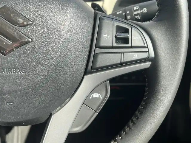 スズキ クロスビー HYBRID MZ 秋田県 2023(令5)年 3.5万km タフカーキパールメタリック/ホワイト2トーン ４WD/ターボ/衝突軽減システム/社外オーディオ（AM/FM/CD)/LEDヘッドライト/全方位カメラ/純正アルミ/スマートキー/アイドリングストップ/プッシュスタート/オートマチックハイビーム/クルーズコントロール/レーンキープアシスト/コーナーセンサー/ダウンヒルアシストコントロール/ステアリングスイッチ/パドルシフト/ドライブレコーダー/ETC/社外フロアマット/オートライト/オートエアコン/パワーステアリング/パワーウィンドウ/横滑り防止/盗難防止装置/寒冷地仕様/電動格納ウィンカーミラー/保証書/取扱説明書/記録簿