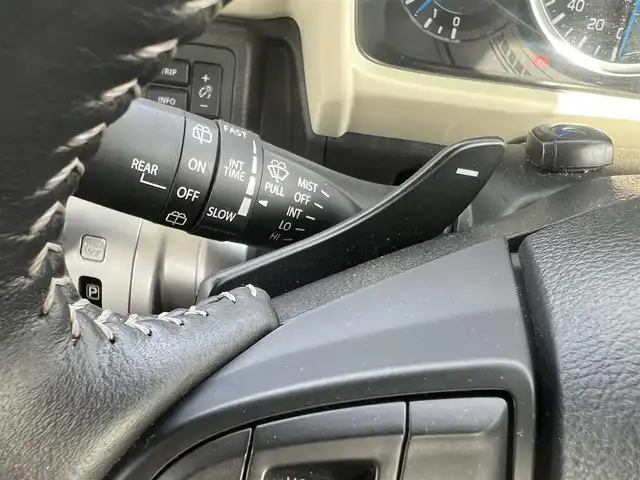 スズキ クロスビー HYBRID MZ 秋田県 2023(令5)年 3.5万km タフカーキパールメタリック/ホワイト2トーン ４WD/ターボ/衝突軽減システム/社外オーディオ（AM/FM/CD)/LEDヘッドライト/全方位カメラ/純正アルミ/スマートキー/アイドリングストップ/プッシュスタート/オートマチックハイビーム/クルーズコントロール/レーンキープアシスト/コーナーセンサー/ダウンヒルアシストコントロール/ステアリングスイッチ/パドルシフト/ドライブレコーダー/ETC/社外フロアマット/オートライト/オートエアコン/パワーステアリング/パワーウィンドウ/横滑り防止/盗難防止装置/寒冷地仕様/電動格納ウィンカーミラー/保証書/取扱説明書/記録簿