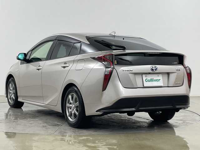 トヨタ プリウス S ツーリングセレクション 道央・札幌 2018(平30)年 3.8万km スティールブロンドM ・4WD/ハイブリッド/寒冷地仕様/・トヨタセーフティセンス/・プリクラッシュセーフティ/・レーダークルーズコントロール/・純正ディーラーOPナビ　/・フルセグ/BT/CD/DVD/SD/・バックカメラ /・純正一体型エンジンスターター/・シートヒーター/ミラーヒーター/・ワイパーデアイサー/・アイドリングストップ/・ビルトインETC/・ウィンカーミラー/・夏タイヤ純正AW積込/・LEDオートライト/オートマチックハイビーム/・横滑り防止装置/盗難防止装置/・スマートキー×2/・純正フロアマット