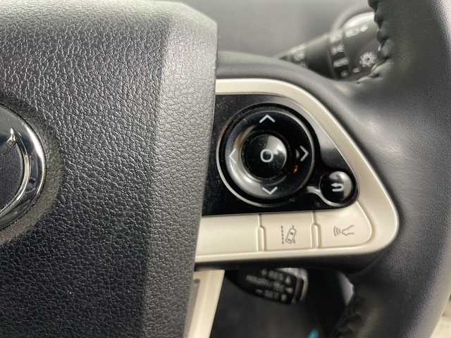 トヨタ プリウス S ツーリングセレクション 道央・札幌 2018(平30)年 3.8万km スティールブロンドM ・4WD/ハイブリッド/寒冷地仕様/・トヨタセーフティセンス/・プリクラッシュセーフティ/・レーダークルーズコントロール/・純正ディーラーOPナビ　/・フルセグ/BT/CD/DVD/SD/・バックカメラ /・純正一体型エンジンスターター/・シートヒーター/ミラーヒーター/・ワイパーデアイサー/・アイドリングストップ/・ビルトインETC/・ウィンカーミラー/・夏タイヤ純正AW積込/・LEDオートライト/オートマチックハイビーム/・横滑り防止装置/盗難防止装置/・スマートキー×2/・純正フロアマット