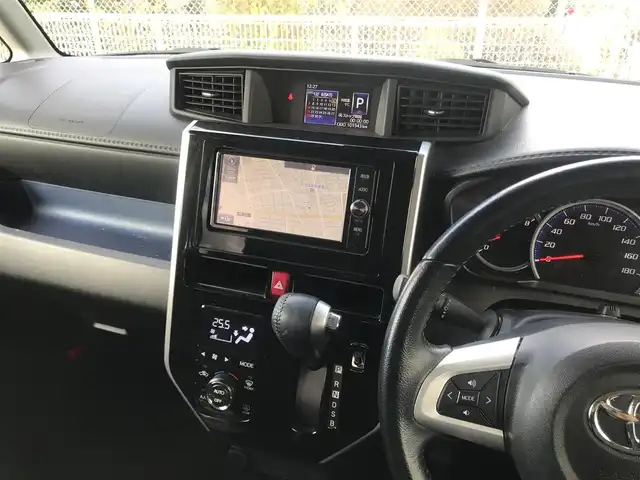 トヨタ ルーミー カスタムG S 栃木県 2017(平29)年 10.2万km パールホワイトⅢ (株)IDOMが運営する【じしゃロン小山店】の自社ローン対象車両になります。こちらは現金ご利用時の価格です。/自社ローンご希望の方は別途その旨お申付け下さい。//禁煙車/純正フルセグナビ/（CD/DVD/AM/FMラジオ）/(Bluetooth)/スマートキー/プッシュスタート/バックカメラ/ＥＴＣ/両側パワースライドドア/クルーズコントロール/プリクラッシュセーフティ/コーナーセンサー/アイドリングストップ/後部座席サンシェード/ステアリングリモコン/電動格納ドアミラー/パワーウインドウ/オートライト/防眩ミラー