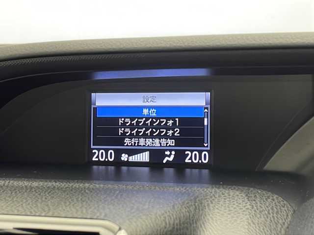 トヨタ ヴォクシー ハイブリッド ZS 宮崎県 2019(平31)年 5.9万km ホワイトパールクリスタルシャイン 禁煙車/トヨタセーフティセンス/純正9型ナビTV/（NSZT-Y68T/CD/DVD/Bluetooth/フルセグTV)/純正バックカメラ/純正ビルトインETC/純正LEDオートライト/純正LEDフォグ/純正16インチアルミ/純正フロアマット/左側電動スライドドア/プリクラッシュセーフティ/オートマチックハイビーム/レーンディパーチャーアラート/クリアランスソナー/デュアルオートエアコン/スマートキー/プッシュエンジンスタート/スペアキー/新車時保証書/取扱い説明書