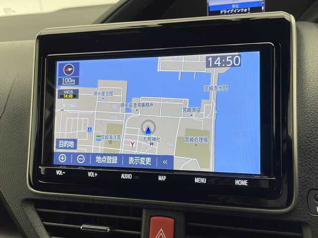 トヨタ ヴォクシー ハイブリッド ZS 宮崎県 2019(平31)年 5.9万km ホワイトパールクリスタルシャイン 禁煙車/トヨタセーフティセンス/純正9型ナビTV/（NSZT-Y68T/CD/DVD/Bluetooth/フルセグTV)/純正バックカメラ/純正ビルトインETC/純正LEDオートライト/純正LEDフォグ/純正16インチアルミ/純正フロアマット/左側電動スライドドア/プリクラッシュセーフティ/オートマチックハイビーム/レーンディパーチャーアラート/クリアランスソナー/デュアルオートエアコン/スマートキー/プッシュエンジンスタート/スペアキー/新車時保証書/取扱い説明書
