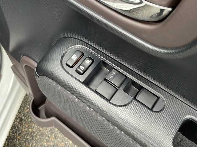 トヨタ スペイド F 新潟県 2016(平28)年 3.3万km ホワイトパールクリスタルシャイン 純正SDナビ/（DTV/DVD/Bluetooth）/衝突軽減/レーンキープアシスト/バックカメラ/レザーシートカバー/左側パワスラ/プッシュスタート/ビルドETC/フロアマット/オートハイビーム/HIDヘッドライト/フォグランプ/ウィンカーミラー/電格ミラー/ドアバイザー