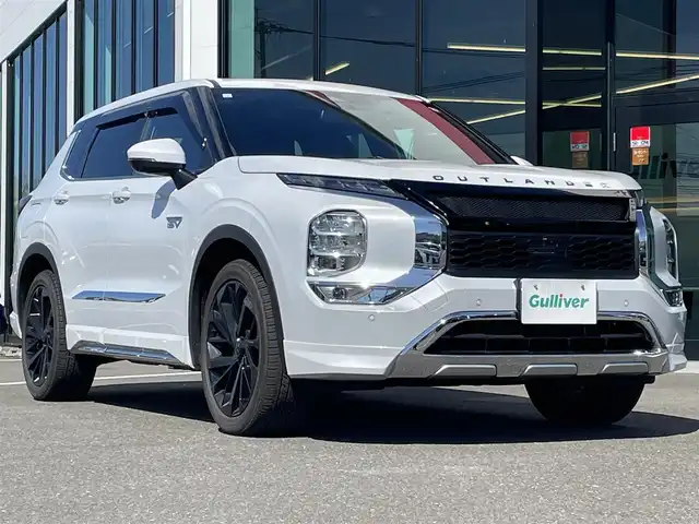 三菱 アウトランダー ＰＨＥＶ P 鹿児島県 2023(令5)年 1.7万km ホワイトダイヤモンド マイパイロット/サンルーフ/純正ナビ/（Bluetooth/フルセグTV/USB）/全方位カメラ/電動リアゲート/LEDヘッドライト/レザーシート/全席シートヒーター/純正20インチアルミホイール/スマートキー