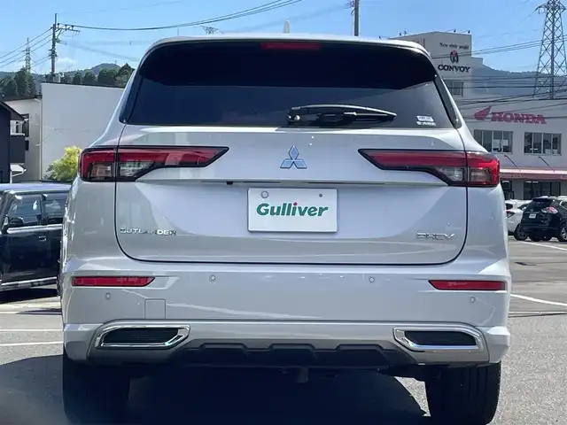 三菱 アウトランダー ＰＨＥＶ P 鹿児島県 2023(令5)年 1.7万km ホワイトダイヤモンド マイパイロット/サンルーフ/純正ナビ/（Bluetooth/フルセグTV/USB）/全方位カメラ/電動リアゲート/LEDヘッドライト/レザーシート/全席シートヒーター/純正20インチアルミホイール/スマートキー