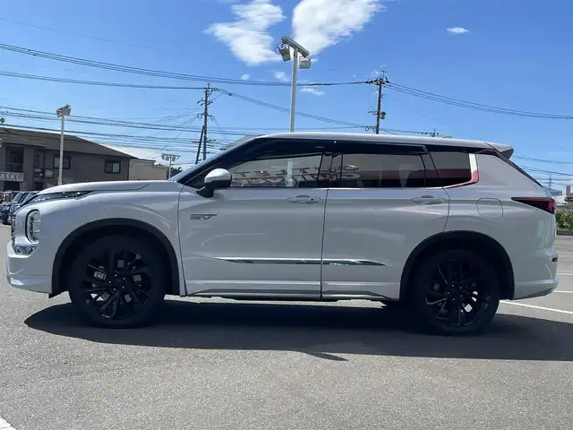 三菱 アウトランダー ＰＨＥＶ P 鹿児島県 2023(令5)年 1.7万km ホワイトダイヤモンド マイパイロット/サンルーフ/純正ナビ/（Bluetooth/フルセグTV/USB）/全方位カメラ/電動リアゲート/LEDヘッドライト/レザーシート/全席シートヒーター/純正20インチアルミホイール/スマートキー