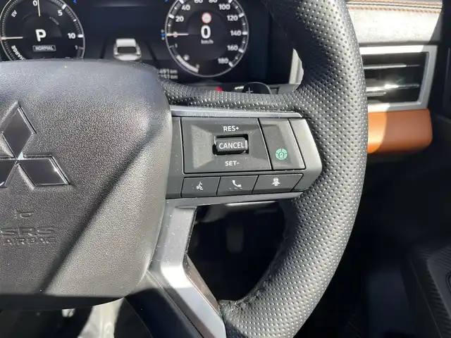 三菱 アウトランダー ＰＨＥＶ P 鹿児島県 2023(令5)年 1.7万km ホワイトダイヤモンド マイパイロット/サンルーフ/純正ナビ/（Bluetooth/フルセグTV/USB）/全方位カメラ/電動リアゲート/LEDヘッドライト/レザーシート/全席シートヒーター/純正20インチアルミホイール/スマートキー