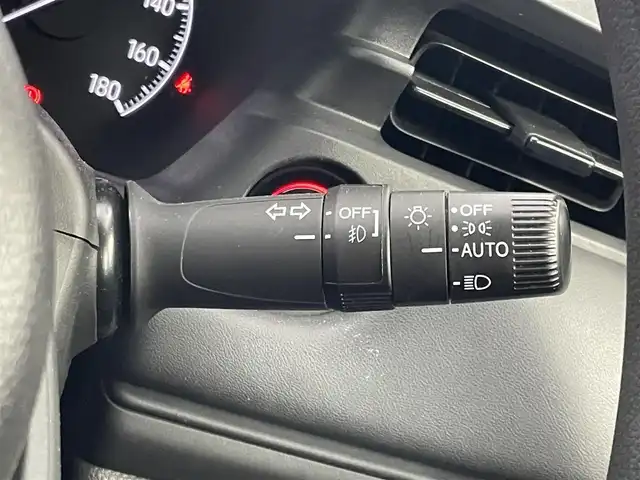 ホンダ ヴェゼル G 埼玉県 2021(令3)年 3.9万km プラチナホワイトパール 純正９インチディスプレイオーディオ　バックカメラ　ビルトインＥＴＣ２．０　前後ドライブレコーダー　ホンダセンシング　アダプティブクルーズコントロール　ワイヤレス充電　純正アルミホイール　オートライト