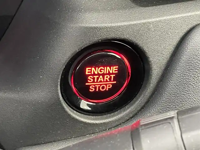 ホンダ ヴェゼル G 埼玉県 2021(令3)年 3.9万km プラチナホワイトパール 純正９インチディスプレイオーディオ　バックカメラ　ビルトインＥＴＣ２．０　前後ドライブレコーダー　ホンダセンシング　アダプティブクルーズコントロール　ワイヤレス充電　純正アルミホイール　オートライト