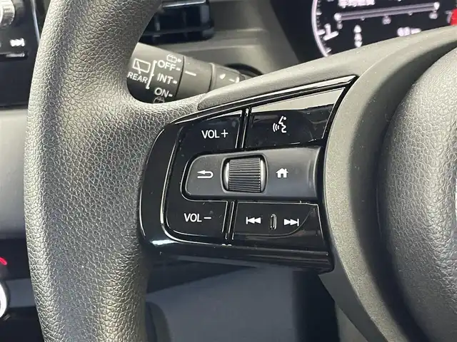 ホンダ ヴェゼル G 埼玉県 2021(令3)年 3.9万km プラチナホワイトパール 純正９インチディスプレイオーディオ　バックカメラ　ビルトインＥＴＣ２．０　前後ドライブレコーダー　ホンダセンシング　アダプティブクルーズコントロール　ワイヤレス充電　純正アルミホイール　オートライト