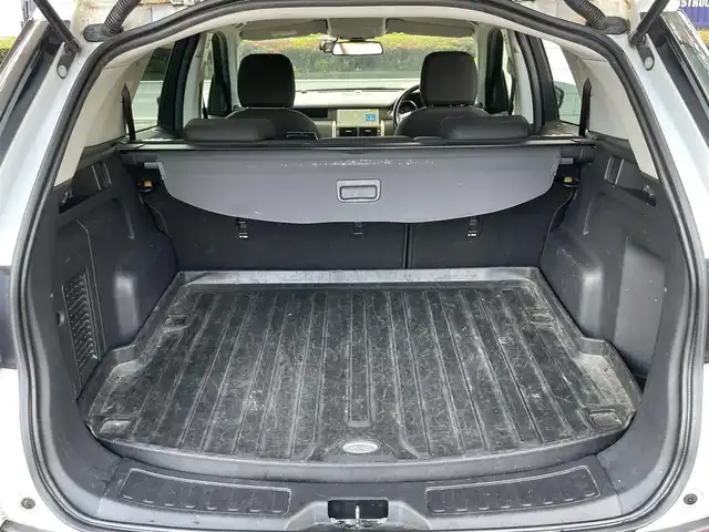 ランドローバー ランドローバー ディスカバリースポーツ ピュア 静岡県 2018(平30)年 9.6万km フジホワイト ４×４ｉ　/ドライバーアシスタンス（ＡＥＢ、車線逸脱警告）　/純正ナビ　/３６０℃カメラ　/ＭＥＲＩＤＩＡＮサウンドシステム　/パドルシフト　/ステアリングリモコン　/ウィンカーミラー　/前後ドラレコ　/社外１７インチAW/オートライト/2.0ETC/スペアキー/保証書/取説