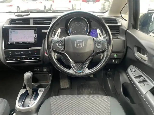 ホンダ フィット 13G Sパッケージ 埼玉県 2018(平30)年 8.7万km クリスタルブラックパール グレード：13G・S//ワンオーナー//純正メモリナビ//フルセグTV//バックカメラ//CD/DVD/Bluetooth//クルーズコントロール//ビルトインETC//スマートキー×2//LEDヘッドライト//LEDフォグ//パドルシフト//W.サイド.カーテンエアバッグ//ABS//横滑り防止装置//オートライト//プライバシーガラス//ドアバイザー//純正15インチAW//新車時保証書//取扱説明書//ナビ取説
