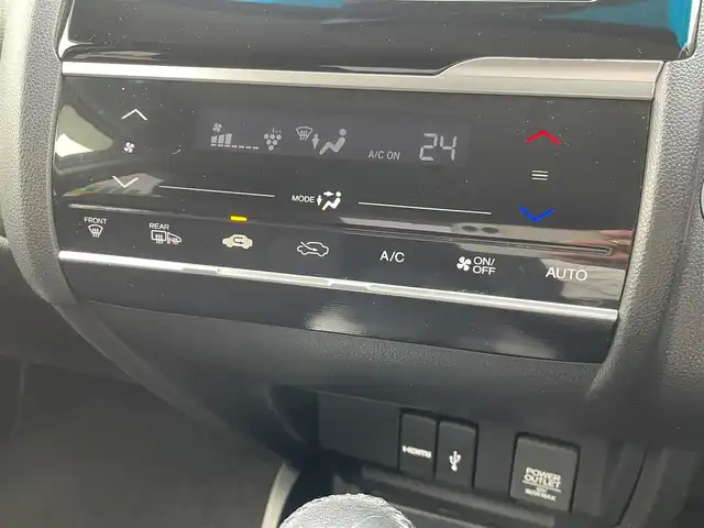 ホンダ フィット 13G Sパッケージ 埼玉県 2018(平30)年 8.7万km クリスタルブラックパール グレード：13G・S//ワンオーナー//純正メモリナビ//フルセグTV//バックカメラ//CD/DVD/Bluetooth//クルーズコントロール//ビルトインETC//スマートキー×2//LEDヘッドライト//LEDフォグ//パドルシフト//W.サイド.カーテンエアバッグ//ABS//横滑り防止装置//オートライト//プライバシーガラス//ドアバイザー//純正15インチAW//新車時保証書//取扱説明書//ナビ取説