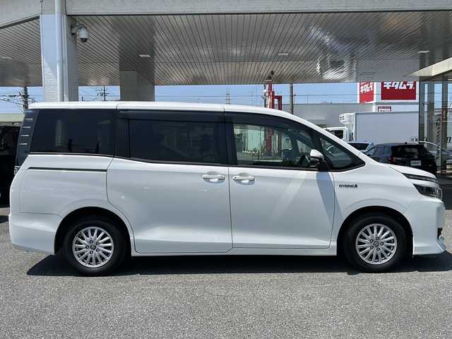 トヨタ ヴォクシー ハイブリッド V 埼玉県 2014(平26)年 8.2万km ホワイトパールクリスタルシャイン ハイブリッド/トヨタセーフティーセンス/バックカメラ/LEDヘッドライト/ワンオーナー/両側パワースライドドア/ETC/ドライブレコーダー/置くだけ充電/Bluetooth/シートヒーター/クルーズコントロール/デュアルオートエアコン/トヨタ純正ナビ/スペアキー