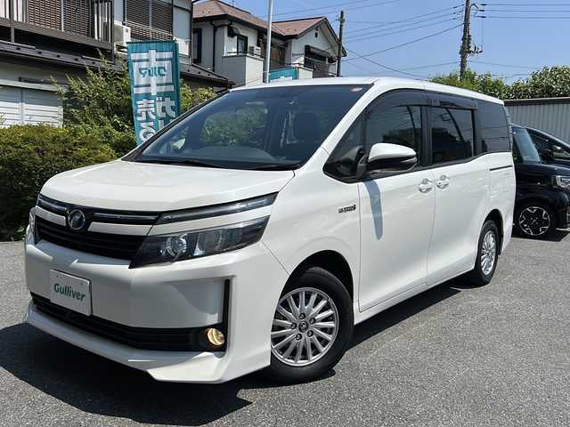 トヨタ ヴォクシー ハイブリッド V 埼玉県 2014(平26)年 8.2万km ホワイトパールクリスタルシャイン ハイブリッド/トヨタセーフティーセンス/バックカメラ/LEDヘッドライト/ワンオーナー/両側パワースライドドア/ETC/ドライブレコーダー/置くだけ充電/Bluetooth/シートヒーター/クルーズコントロール/デュアルオートエアコン/トヨタ純正ナビ/スペアキー